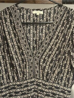 Max Studio Black and White V-Neck Floral Stripe Tunic